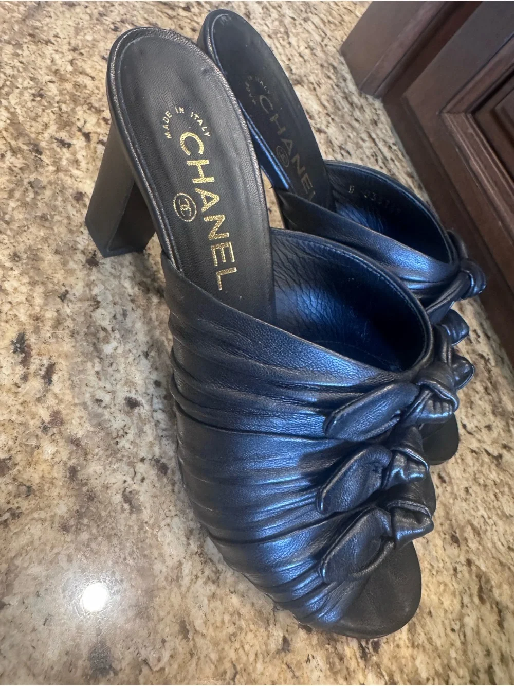 CHANEL elegant slide